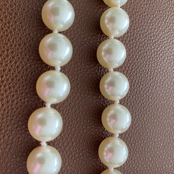 Chanel Necklace for Airpod Storage case - Picture 10 of 11